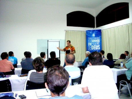 No fim do dia, palestra com Ebenézer Bittencourt sobre Quebra de Paradigmas