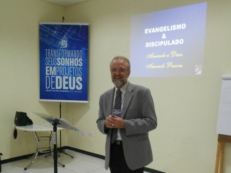 Aula de Evangelismo e Discipulado com o docente Claudio Ebert de Curitiba