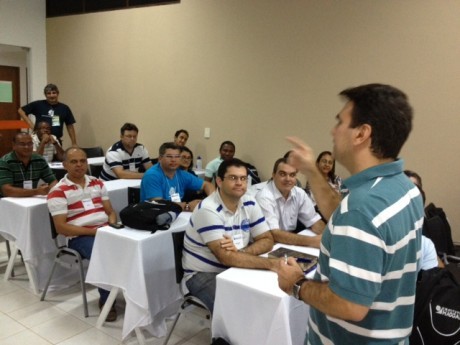 À tarde a turma teve aula de Criatividade no Evangelismo com Sérgio Queiroz
