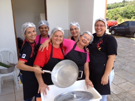 A turma alegre da cozinha! Obrigada por seu serviço e dedicação!