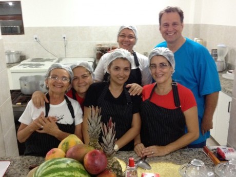 Nossa gratidão à equipe da cozinha - voluntárias que tiraram férias para servir!