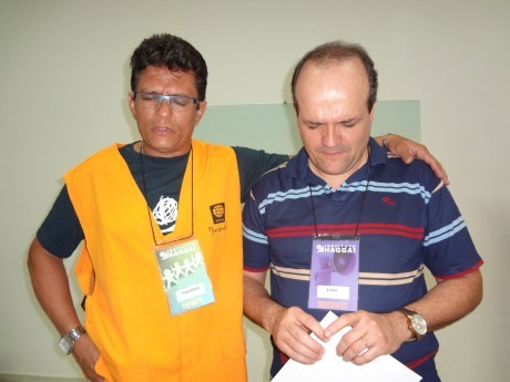Orando pela aula do docente Lívio Oliveira