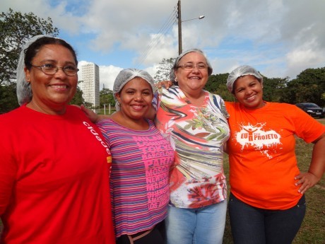 As simpáticas voluntárias da cozinha