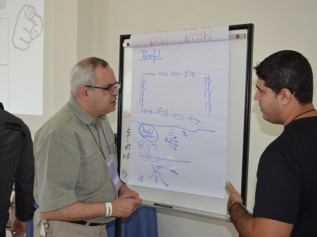 Tácito Maranhão com participante do curso de Alinhamento de Equipes e Gestão de Mudanças