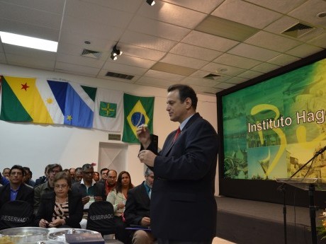 Todos participam do momento da Ceia lembrando do sacrifício de Cristo