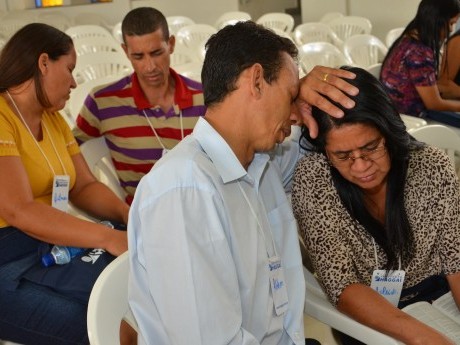 Oração: clamor para que Deus nos torne pessoas leais uns aos outros como obreiros da mesma Seara.