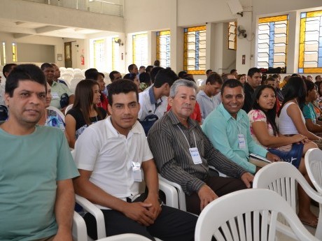 Aguardando o início do culto