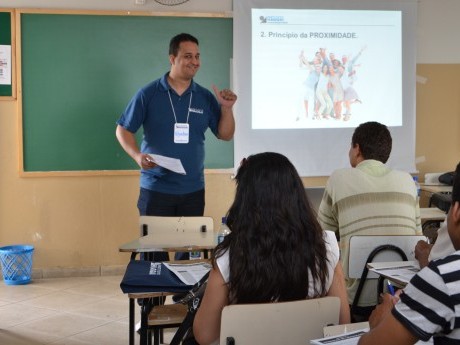 Wyndson Oliveira (Águas de Lindóia, 2009) ensinando a aula de Comunicação.