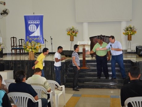 Meditação com EB, com teatro, sobre Lealdade: "Não faleis mal um dos outros".