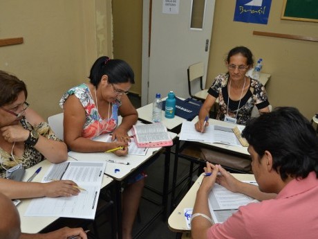 Trabalho em grupo, no método de aprendizagem participativa.