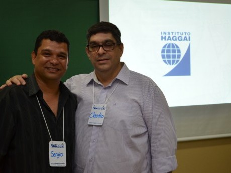 Sergio Sardinha (João Pessoa, 2012), monitor, com o docente Claudio Larieira.
