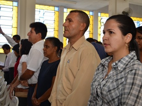Louvor, durante o culto