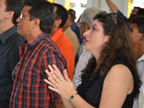 Louvor, durante o Culto de Encerramento.