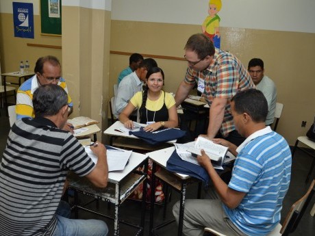 Trabalho em grupo, no método de aprendizagem participativa.
