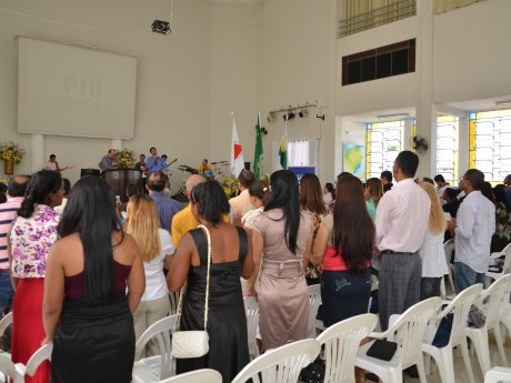 Louvor, durante o Culto de Encerramento.