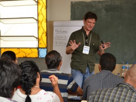 Nosso docente Ricardo Abreu em uma de suas aulas.