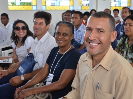 Domingo de manhã, logo antes do Culto de Encerramento.