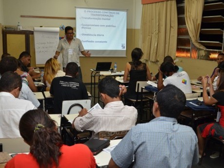 Francisco Pereira ministrando a aula de Espiritualidade do Líder.