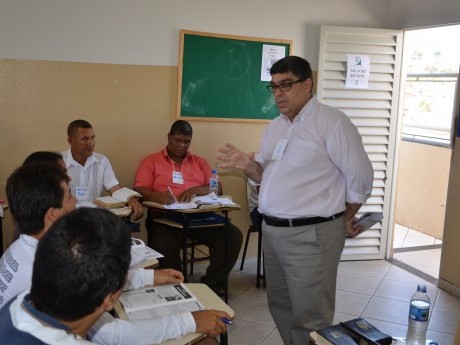 Claudio Larieira (Maui, 2005) em sua aula de Gestão de Projetos baseado em Neemias.