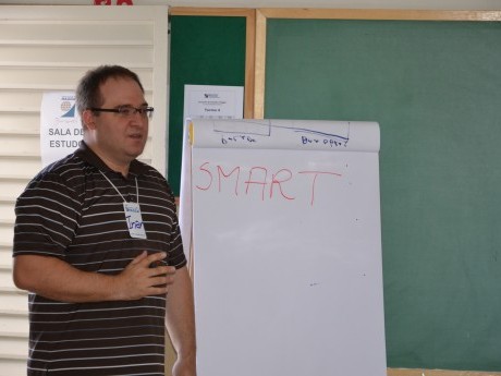 Inar Brandão (Cingapura, 2004), em sua aula sobre metas "smart".