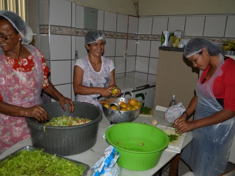 A Equipe das Cozinheiras que providenciaram as refeições muito saborosas.