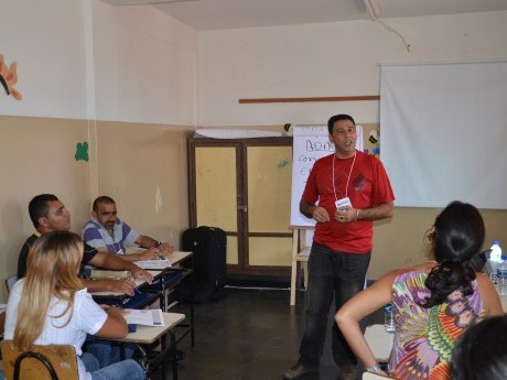 Aguinaldo Castanheira (Maui, 2005) dando sua aula de Liderança Eficaz.