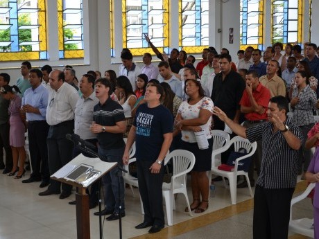 Louvor, durante o Culto de Encerramento.