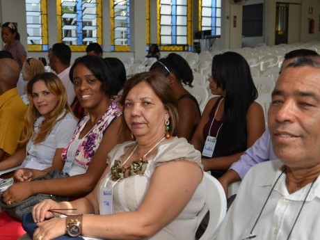 Domingo de manhã, logo antes do Culto de Encerramento.