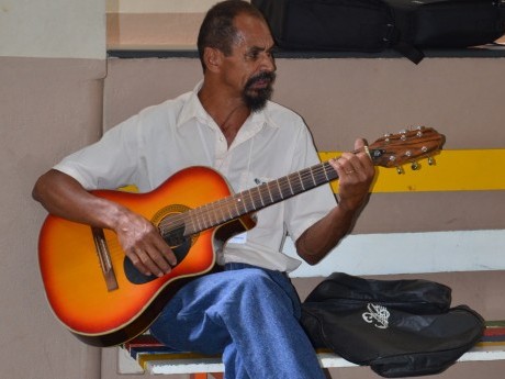O poeta que iluminou nosso dias com música e poesia.