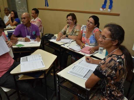 Trabalho em grupo, no método de aprendizagem participativa.