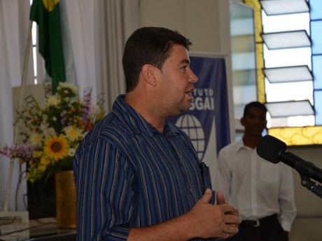Participante dá testemunho sobre o que Deus lhe ensinou durante a Jornada de Estudos Haggai.