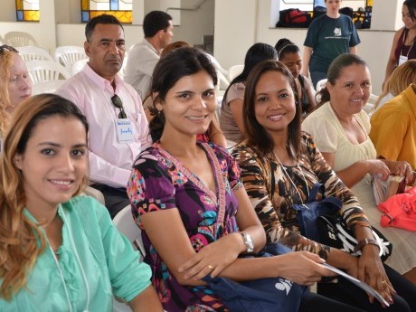 Domingo de manhã, logo antes do Culto de Encerramento.