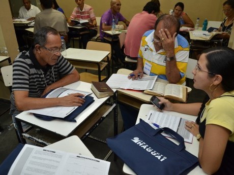 Trabalho em grupo, no método de aprendizagem participativa.