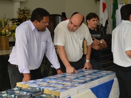 Livros que foram doados a todos os participantes