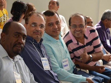 Domingo de manhã, logo antes do Culto de Encerramento.