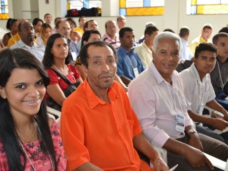 Domingo de manhã, logo antes do Culto de Encerramento.