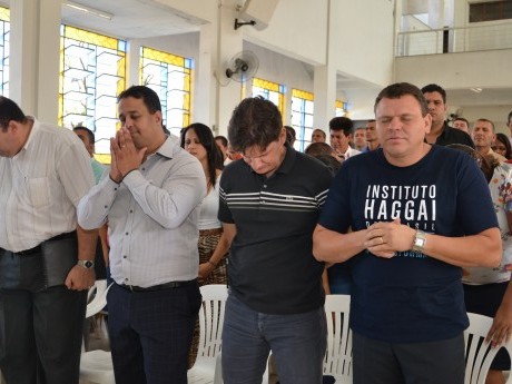 Oração, durante o culto