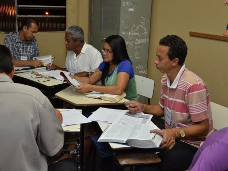 Trabalho em grupo, no método de aprendizagem participativa.