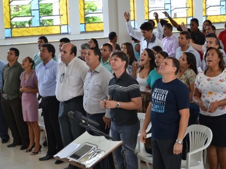 Louvor, durante o Culto de Encerramento.