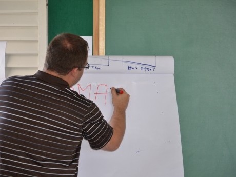 Inar Brandão (Cingapura, 2004), em sua aula sobre metas "smart".