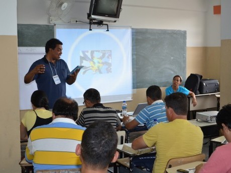 Esdras Silva ensinando mais uma aula.