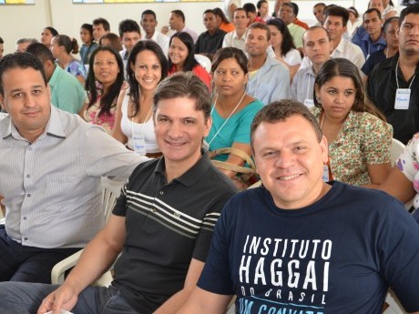 Domingo de manhã, logo antes do Culto de Encerramento.