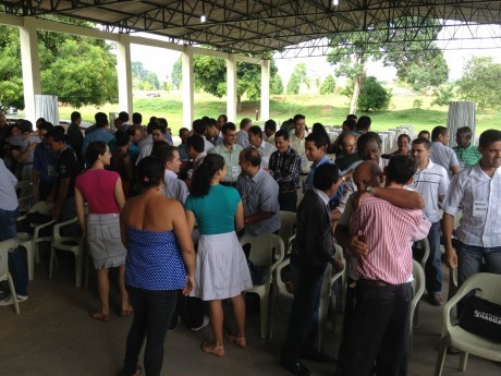Começando com um abraço fraternal entre todos
