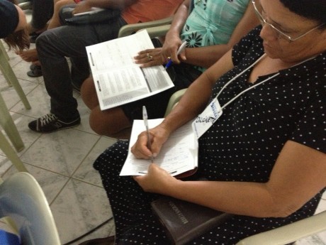 Fazendo exercícios durante a aula.