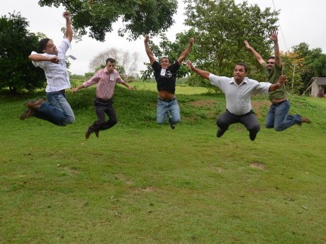 "Participantes Voadores" dando o salto final da vitória.