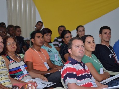 A turma prestando atenção