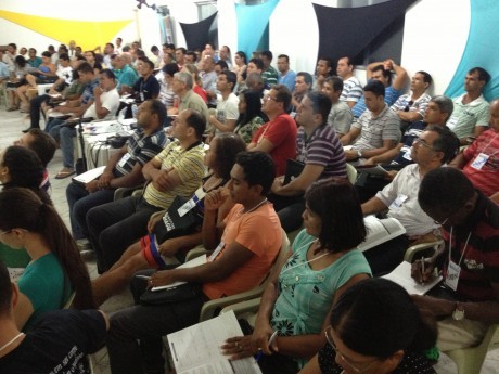 Pessoal assistindo e participando da aula.