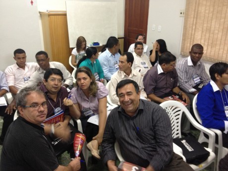 Reunião em grupo durante uma das aulas.