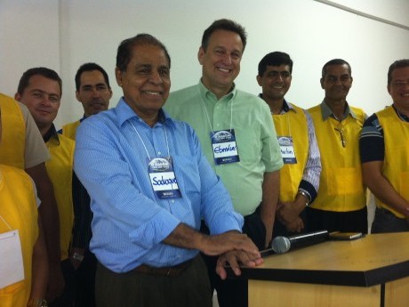 Foto oficial do Pr. Sadraque, EB e os amarelinhos.