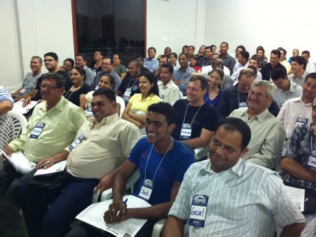 Visão parcial dos participantes na sala de aula.